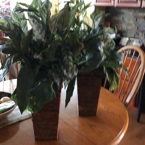 PAIR Faux planters pair